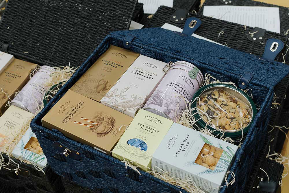 simplythankyou_emplyee_gifting_carousel_hampers
